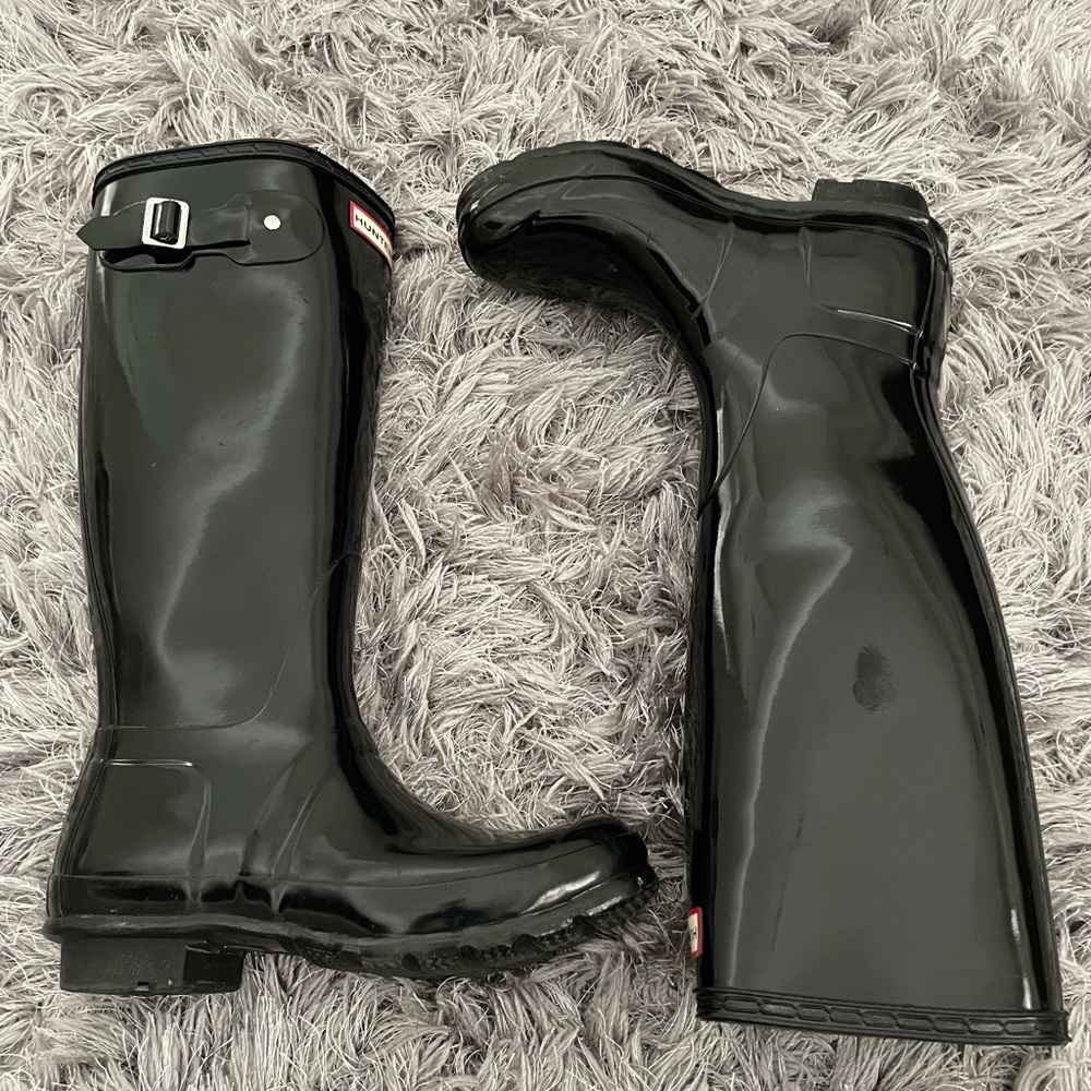 Black glossy Hunter Boots. Worn only a few times… like new